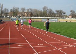 Фінішує на 400 м Юрій Босовський (І місце)